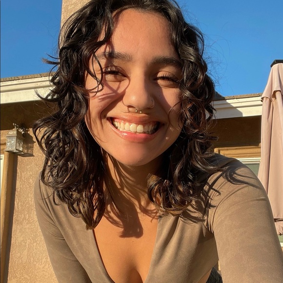 Meet your Posher, Sabrina - Picture 4 of 4